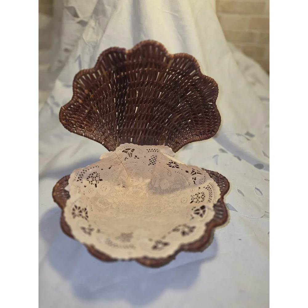 Vintage Wicker Clam Shell Basket